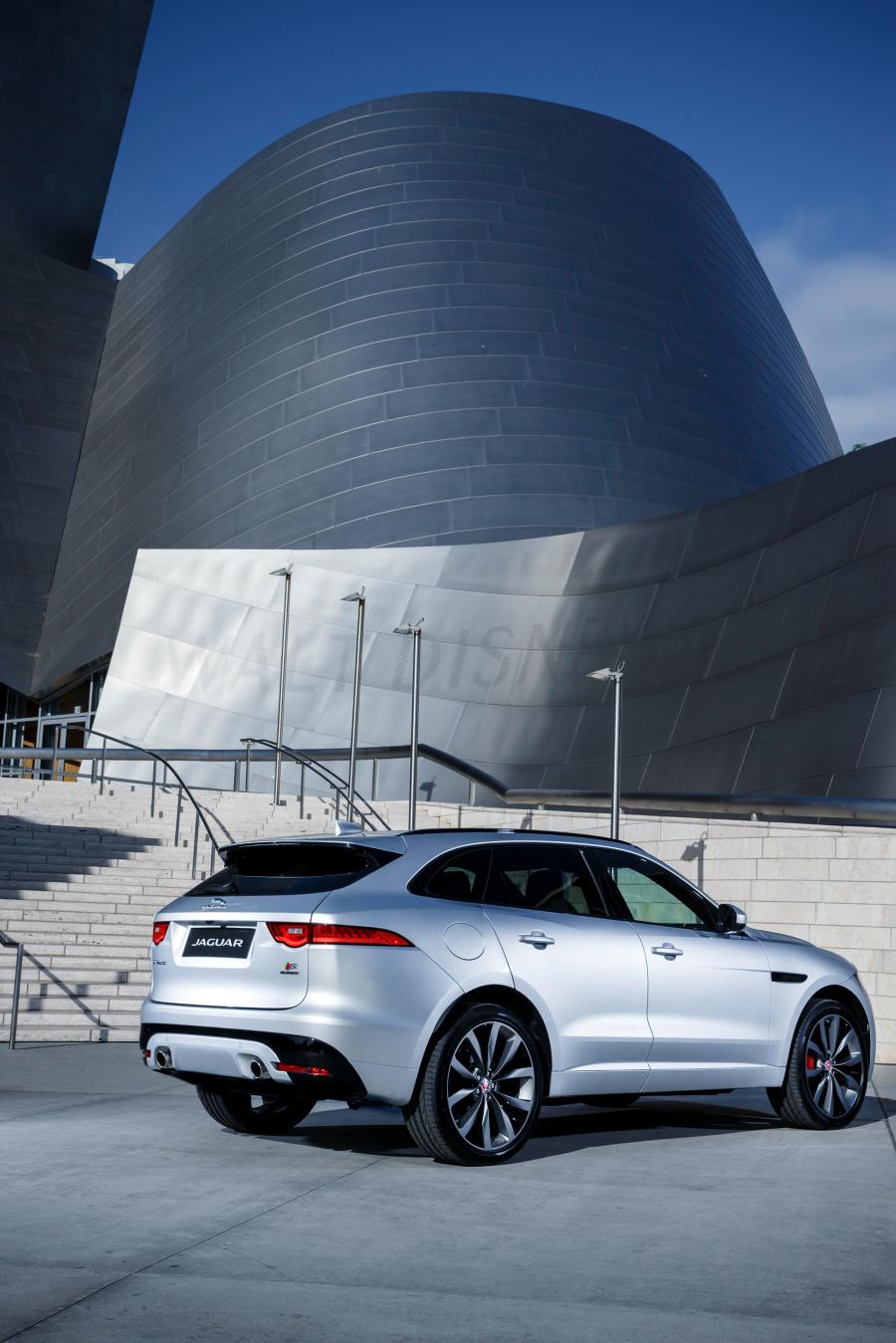  Jaguar F-Pace S 35t AWD 2016 года  (NA) (фото 12 из 16)